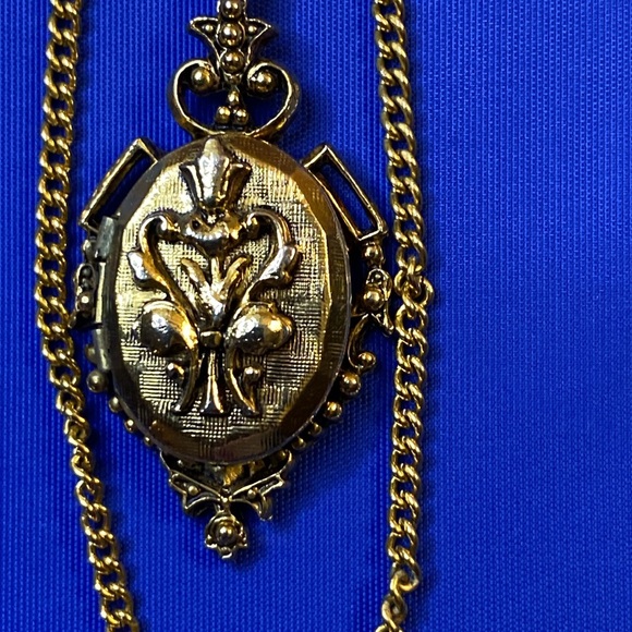Vintage ART Gold Tone Double Strand Locket Necklace - Picture 7 of 12